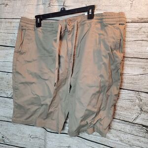 J.Ferrar Truffle Shorts Size 42 NWT Reg $40.00